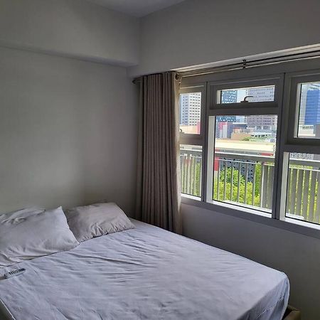 Luxury @ Bgc Sleeps 6 Comfortably Fast Wifi Pool! Apartment Manila Luaran gambar