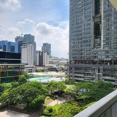 Luxury @ Bgc Sleeps 6 Comfortably Fast Wifi Pool! Apartment Manila Luaran gambar