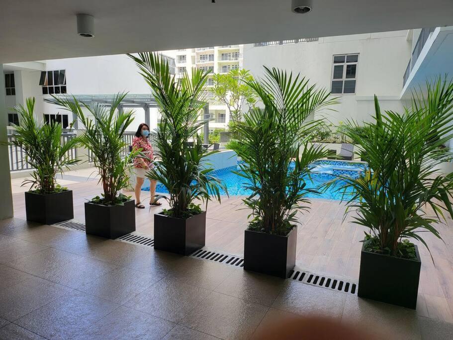 Luxury @ Bgc Sleeps 6 Comfortably Fast Wifi Pool! Apartment Manila Luaran gambar