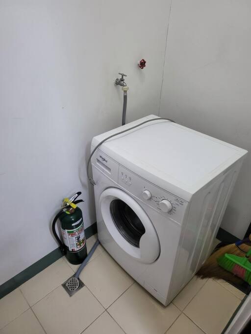 Luxury @ Bgc Sleeps 6 Comfortably Fast Wifi Pool! Apartment Manila Luaran gambar