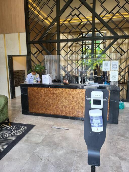 Luxury @ Bgc Sleeps 6 Comfortably Fast Wifi Pool! Apartment Manila Luaran gambar