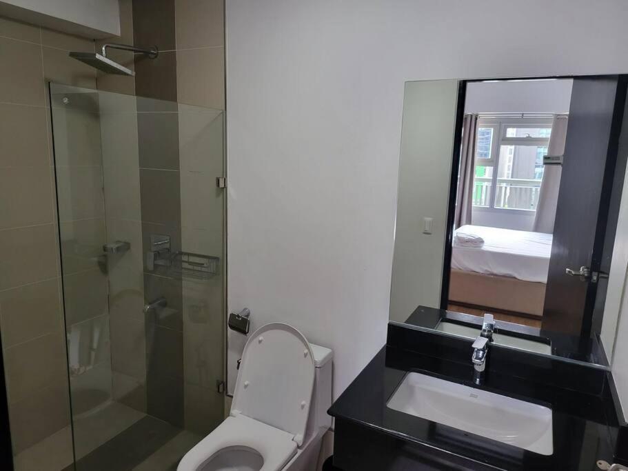 Luxury @ Bgc Sleeps 6 Comfortably Fast Wifi Pool! Apartment Manila Luaran gambar