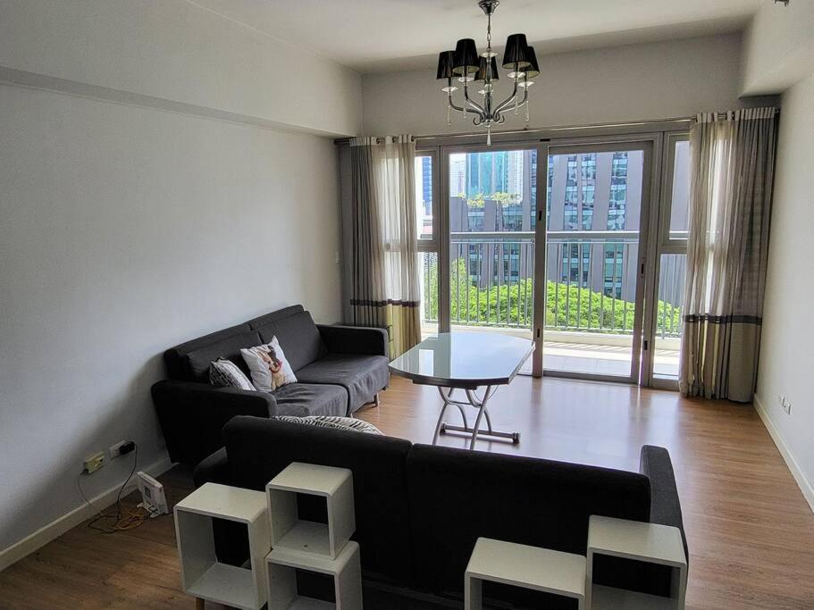 Luxury @ Bgc Sleeps 6 Comfortably Fast Wifi Pool! Apartment Manila Luaran gambar