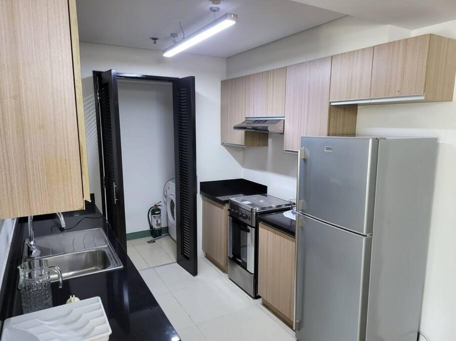 Luxury @ Bgc Sleeps 6 Comfortably Fast Wifi Pool! Apartment Manila Luaran gambar