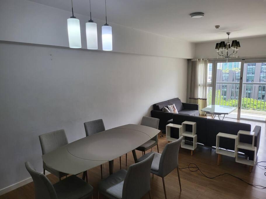 Luxury @ Bgc Sleeps 6 Comfortably Fast Wifi Pool! Apartment Manila Luaran gambar