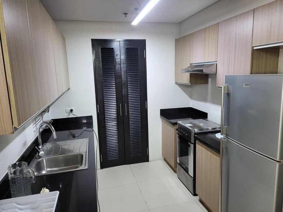 Luxury @ Bgc Sleeps 6 Comfortably Fast Wifi Pool! Apartment Manila Luaran gambar