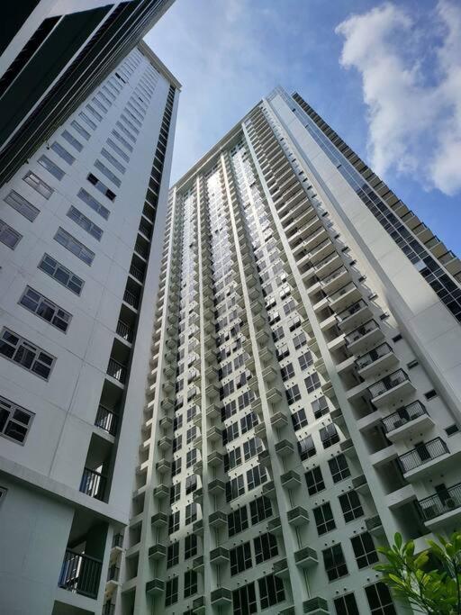Luxury @ Bgc Sleeps 6 Comfortably Fast Wifi Pool! Apartment Manila Luaran gambar