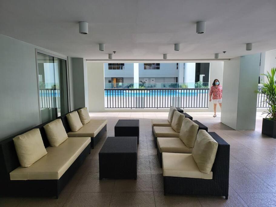 Luxury @ Bgc Sleeps 6 Comfortably Fast Wifi Pool! Apartment Manila Luaran gambar