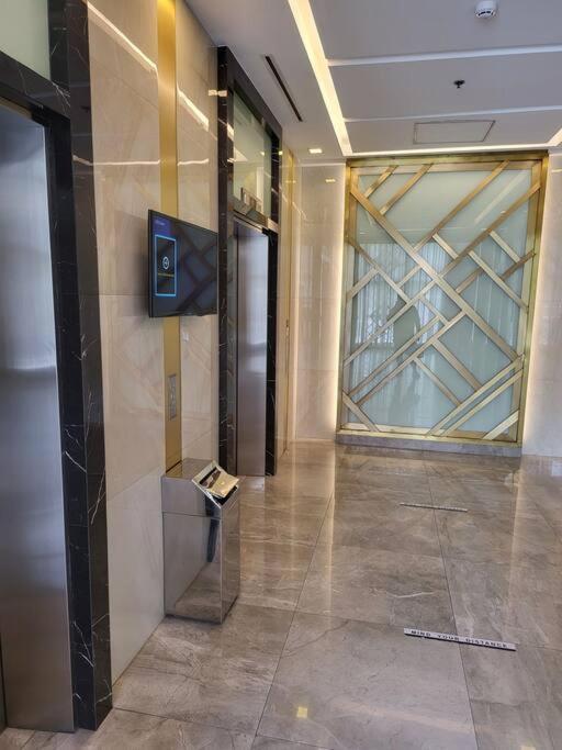 Luxury @ Bgc Sleeps 6 Comfortably Fast Wifi Pool! Apartment Manila Luaran gambar
